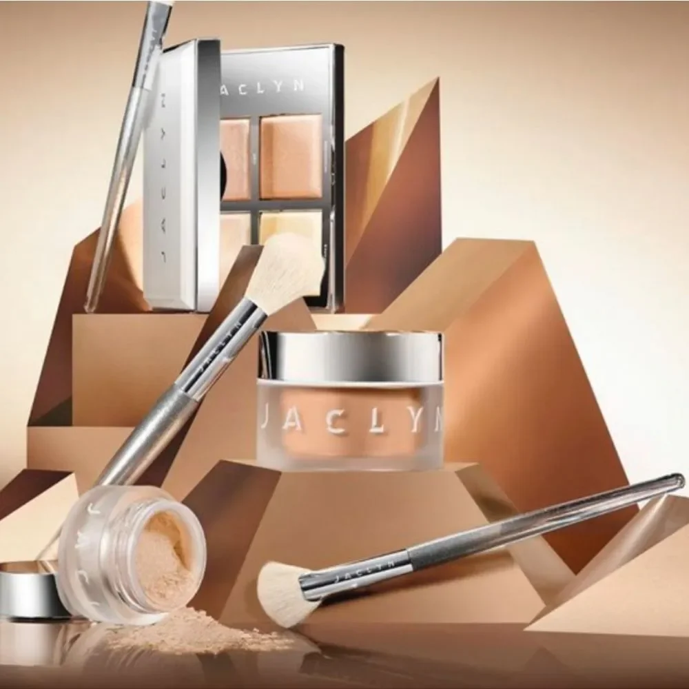 Jaclyn‎ Cosmetics Beaming Light Highlighter Brush